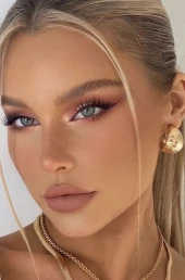 Проститутка Агата